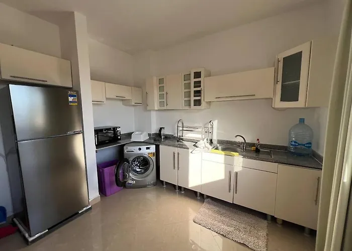 Apartment 2-bdr With Sea View, 2nd Floor, 37
