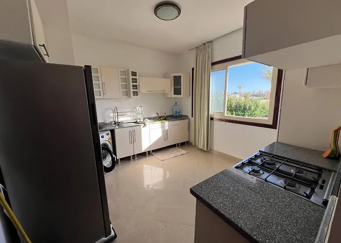 Apartment 2-bdr With Sea View, 2nd Floor, 37 *
