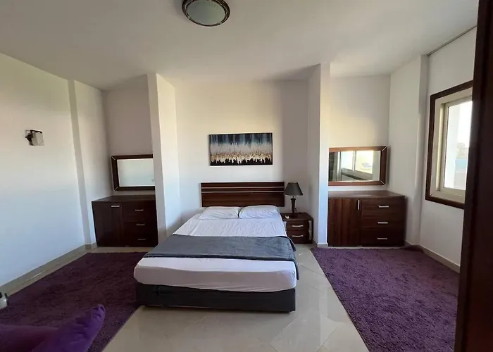 Apartment 2-bdr With Sea View, 2nd Floor, 37 *