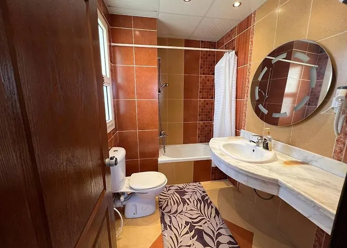 Apartment 2-bdr With Sea View, 2nd Floor, 37