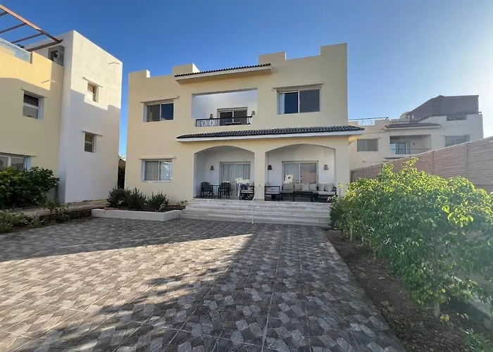 Apartment 2-bdr With Sea View, 2nd Floor, 37